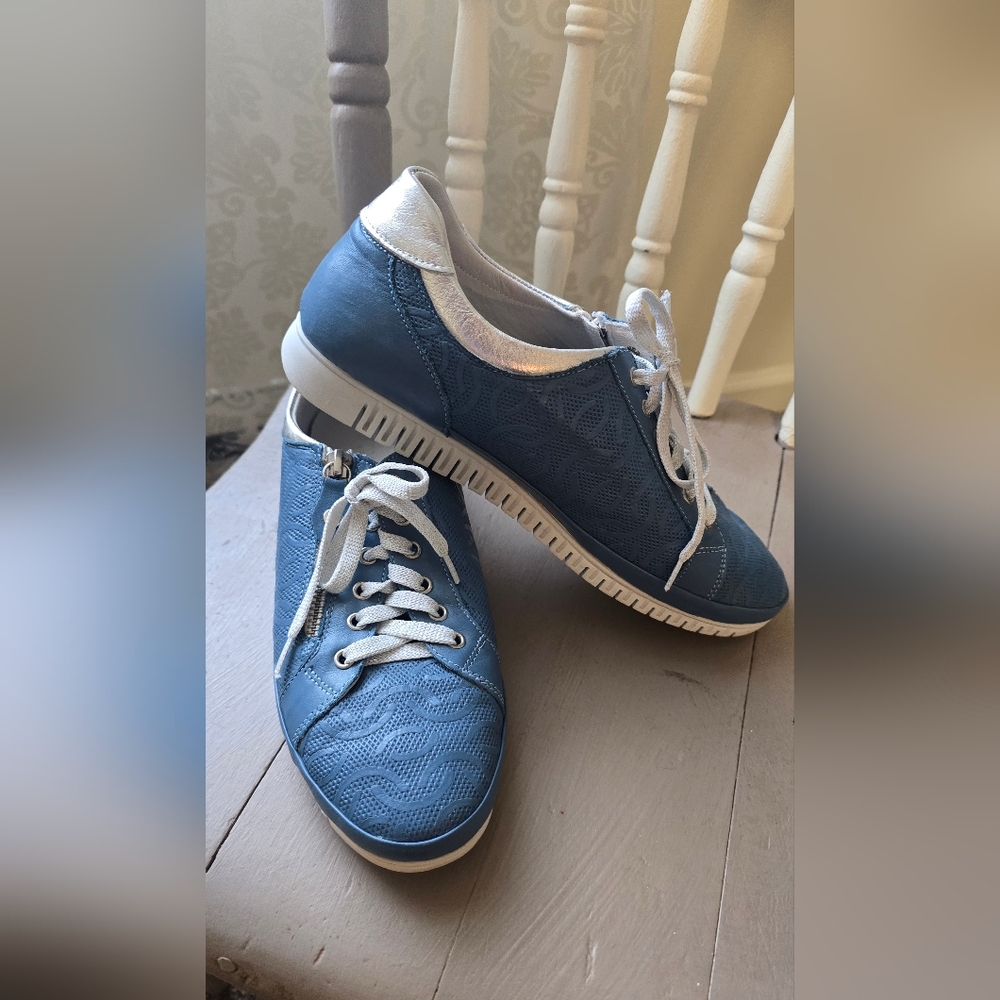 100% Real Leather Blue and White Casual Sneakers. Very Soft!